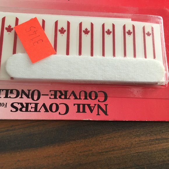 BUNDLE BONUS: [Sally Hansen] Self-Adhesive Nail Covers, Canada Flag Design | NWT - Picture 3 of 10